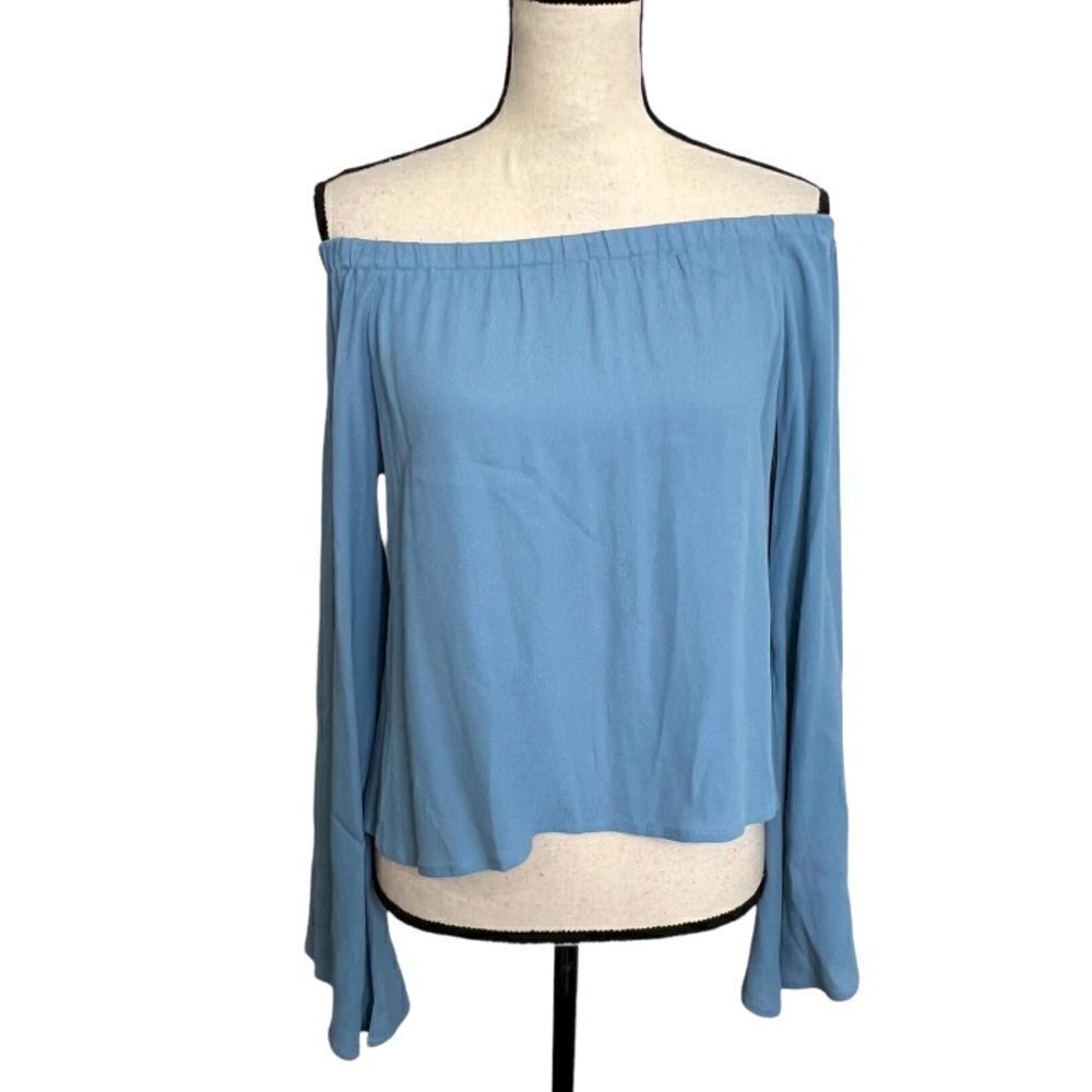 ⭐️ 3/$30 LULU’S Blue Off The Shoulder Long Bell Sleeved Blouse. Size Small